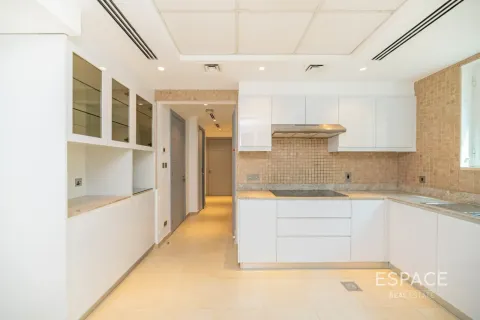 Villa in Regional, Jumeirah Park, Dubai 3 bedrooms, 285 sq.m. № 122604 - photo 5