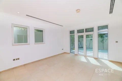 Villa in Regional, Jumeirah Park, Dubai 3 bedrooms, 285 sq.m. № 122604 - photo 9