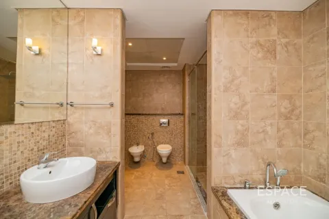 Villa in Regional, Jumeirah Park, Dubai 3 bedrooms, 285 sq.m. № 122604 - photo 8