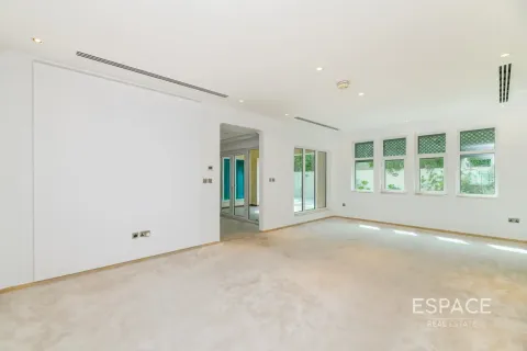 Villa in Regional, Jumeirah Park, Dubai 3 bedrooms, 285 sq.m. № 122604 - photo 2