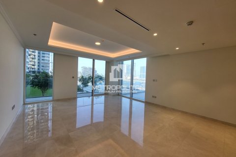 Apartamento en EMAAR Beachfront, Dubai Harbour, Dubai, 2 dormitorios, 124 m², № 16116 - foto 1