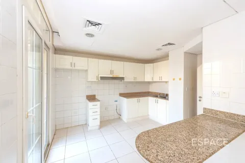 Villa in Springs 4, The Springs, Dubai 2 bedrooms, 153 sq.m. № 122456 - photo 11