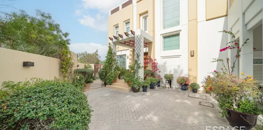Villa in Mudon, Dubai 4 bedrooms, 438 sq.m. № 122454