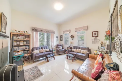 Villa in Mudon, Dubai 4 bedrooms, 438 sq.m. № 122454 - photo 7