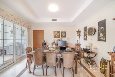 Villa in Mudon, Dubai 4 bedrooms, 438 sq.m. № 122454 - photo 6
