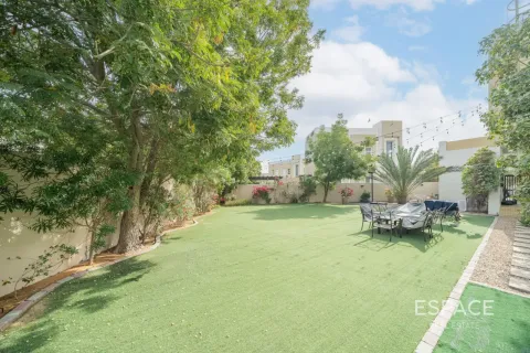 Villa in Mudon, Dubai 4 bedrooms, 438 sq.m. № 122454 - photo 17
