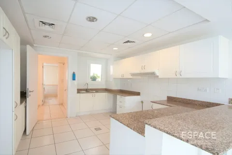 Villa en The Lakes, Dubai, 3 dormitorios, 237 m², № 122453 - foto 4