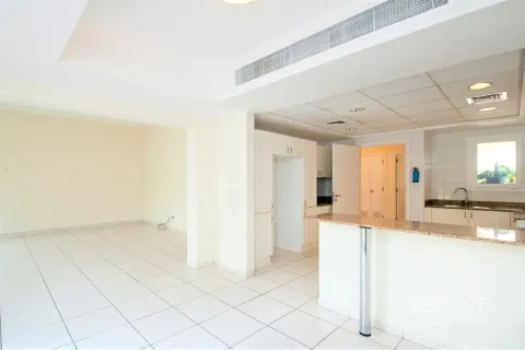 Villa en The Lakes, Dubai, 3 dormitorios, 237 m², № 122453 - foto 2