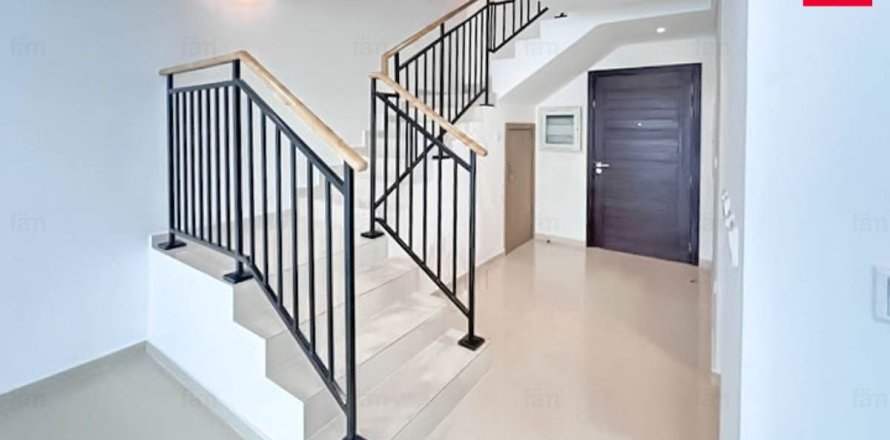 Таунхаус в Дубае, 3 спальни, 112.2м², № 14294