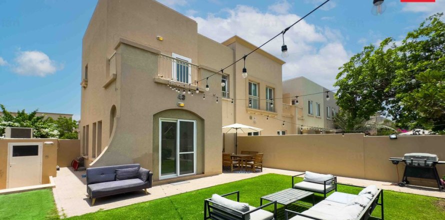 Townhouse in Dubai 2 bedrooms, 250 sq.m. № 41569