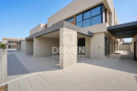 Adosado en Dubai Land, Dubai, 3 dormitorios, 283.91 m², № 134413 - foto 2