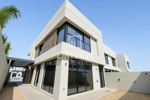 Adosado en Dubai Land, Dubai, 3 dormitorios, 283.91 m², № 134413