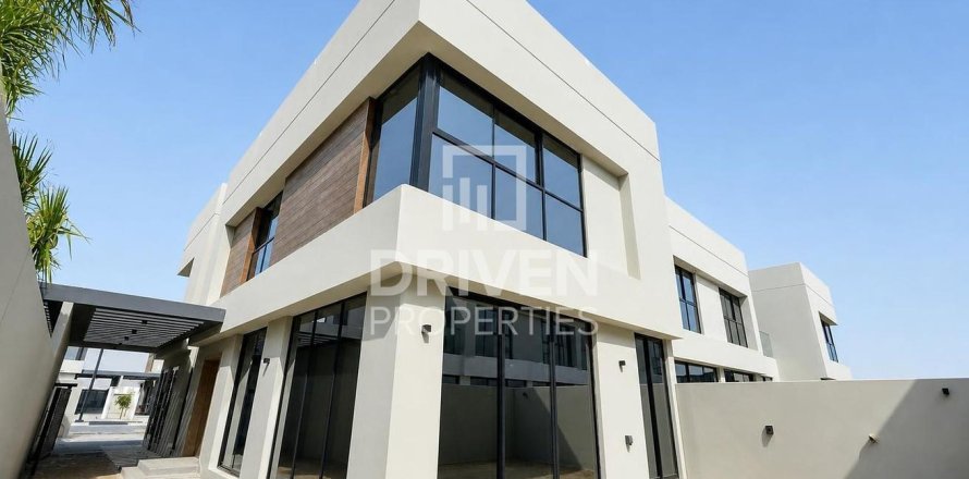 Adosado en Dubai Land, Dubai, 3 dormitorios, 283.91 m², № 134413