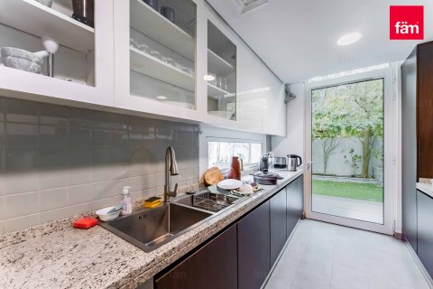 Townhouse in Dubai 3 bedrooms, 422.9 sq.m. № 47198 - photo 10