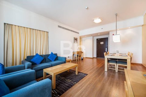Apartment in Jumeirah Lake Towers, Dubai 1 bedroom, 101 sq.m. № 23275 - photo 1