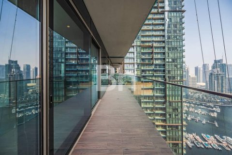Apartment in Dubai Marina, Dubai 3 bedrooms, 198 sq.m. № 56742 - photo 13