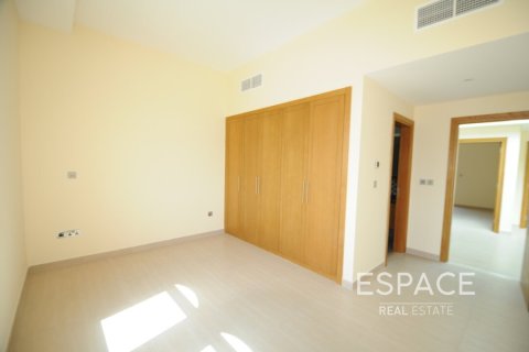 Снять в аренду виллу в Legacy Nova Villas, Jumeirah Park, Дубай: 4 спальни, 455м², № 62080 - фото 10