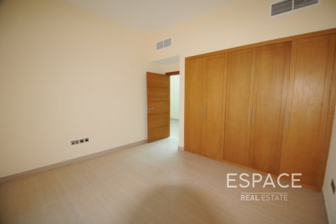 Снять в аренду виллу в Legacy Nova Villas, Jumeirah Park, Дубай: 4 спальни, 455м², № 62080 - фото 12