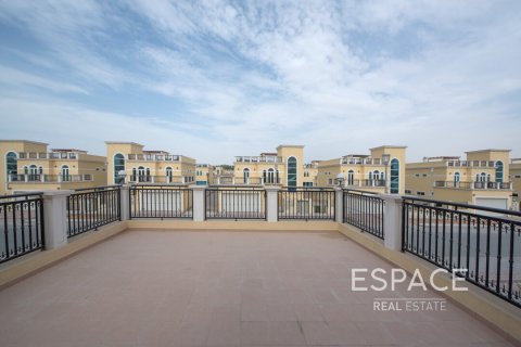Снять в аренду виллу в Legacy Nova Villas, Jumeirah Park, Дубай: 4 спальни, 455м², № 62080 - фото 2
