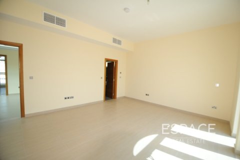 Снять в аренду виллу в Legacy Nova Villas, Jumeirah Park, Дубай: 4 спальни, 455м², № 62080 - фото 14
