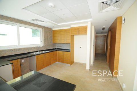 Снять в аренду виллу в Legacy Nova Villas, Jumeirah Park, Дубай: 4 спальни, 455м², № 62080 - фото 6