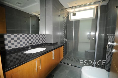 Снять в аренду виллу в Legacy Nova Villas, Jumeirah Park, Дубай: 4 спальни, 455м², № 62080 - фото 17
