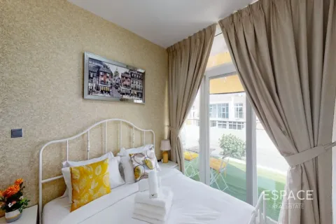 Снять в аренду таунхаус в Дубае: 3 спальни, 112м², № 62081 - фото 12