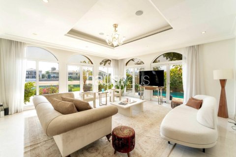 Villa en Garden Homes, Palm Jumeirah, Dubai, 4 dormitorios, 724 m², № 44662 - foto 1