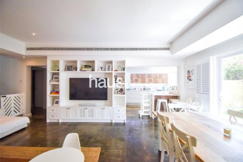 Villa in The Lakes, Dubai 3 bedrooms, 212 sq.m. № 44670 - photo 3
