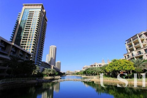 Apartment in The Views, Dubai 2 bedrooms, 125 sq.m. № 39665 - photo 2
