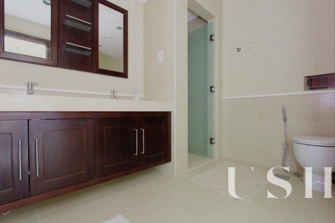 Apartment in The Views, Dubai 2 bedrooms, 125 sq.m. № 39665 - photo 20