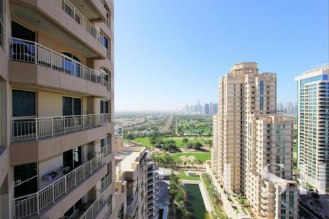 Apartment in The Views, Dubai 2 bedrooms, 125 sq.m. № 39665 - photo 8