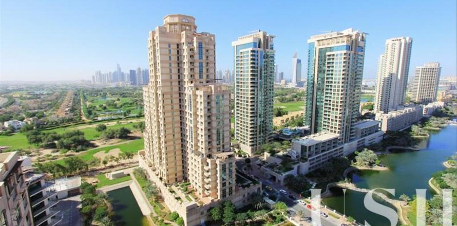 Apartment in The Views, Dubai 2 bedrooms, 125 sq.m. № 39665