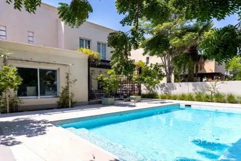 Villa en Meadows 1, Meadows, Dubai, 4 dormitorios, 311 m², № 62000 - foto 1