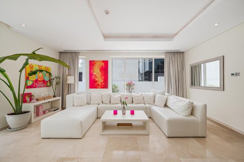 Villa in Umm Suqeim, Dubai 4 bedrooms, 1049.06 sq.m. № 142242 - photo 3