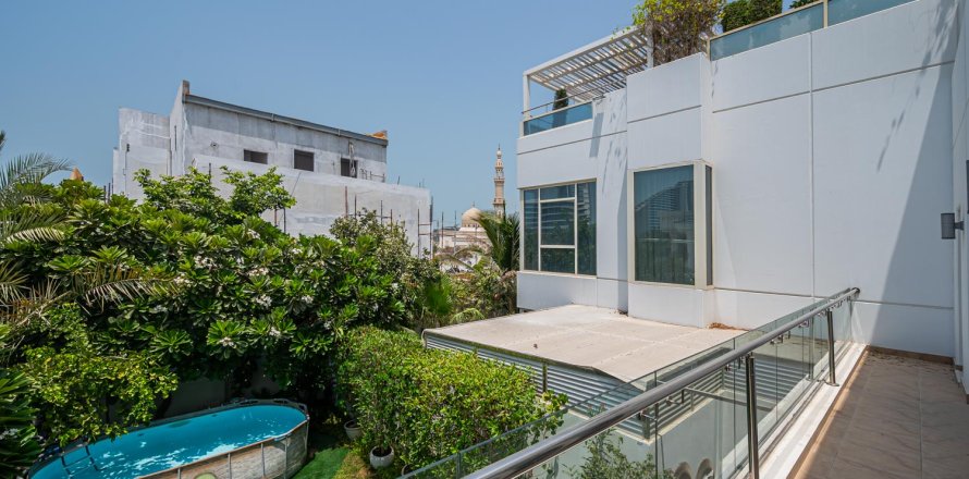 Villa in Umm Suqeim, Dubai 4 bedrooms, 1049.06 sq.m. № 142242