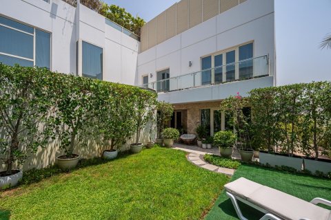Villa in Umm Suqeim, Dubai 4 bedrooms, 1049.06 sq.m. № 142242 - photo 20