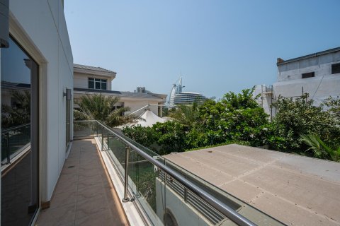 Villa in Umm Suqeim, Dubai 4 bedrooms, 1049.06 sq.m. № 142242 - photo 4