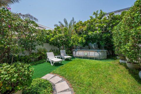 Villa in Umm Suqeim, Dubai 4 bedrooms, 1049.06 sq.m. № 142242 - photo 19