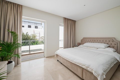 Villa in Umm Suqeim, Dubai 4 bedrooms, 1049.06 sq.m. № 142242 - photo 14