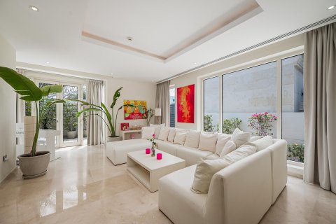 Villa in Umm Suqeim, Dubai 4 bedrooms, 1049.06 sq.m. № 142242 - photo 5