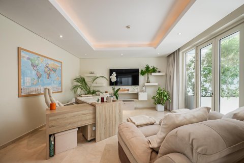 Villa in Umm Suqeim, Dubai 4 bedrooms, 1049.06 sq.m. № 142242 - photo 15