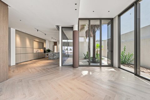 Villa in Dubai 5 bedrooms, 628.58 sq.m. № 142254 - photo 4
