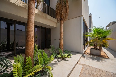 Villa in Dubai 5 bedrooms, 628.58 sq.m. № 142254 - photo 16