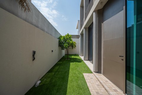 Villa in Dubai 5 bedrooms, 628.58 sq.m. № 142254 - photo 15