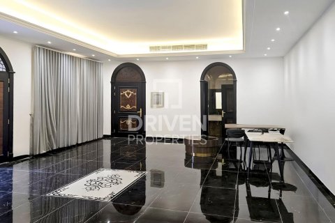 Villa en Al Mizhar, Dubai, 6 dormitorios, 1394 m², № 65829 - foto 9