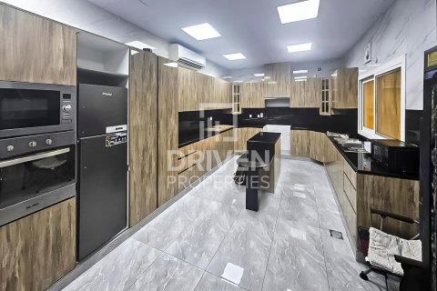 Villa en Al Mizhar, Dubai, 6 dormitorios, 1394 m², № 65829 - foto 12