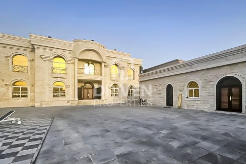 Villa en Al Mizhar, Dubai, 6 dormitorios, 1394 m², № 65829 - foto 2