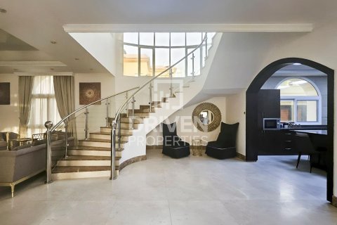 Villa en Al Mizhar, Dubai, 6 dormitorios, 1394 m², № 65829 - foto 4