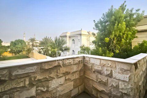 Villa en Al Mizhar, Dubai, 6 dormitorios, 1394 m², № 65829 - foto 1